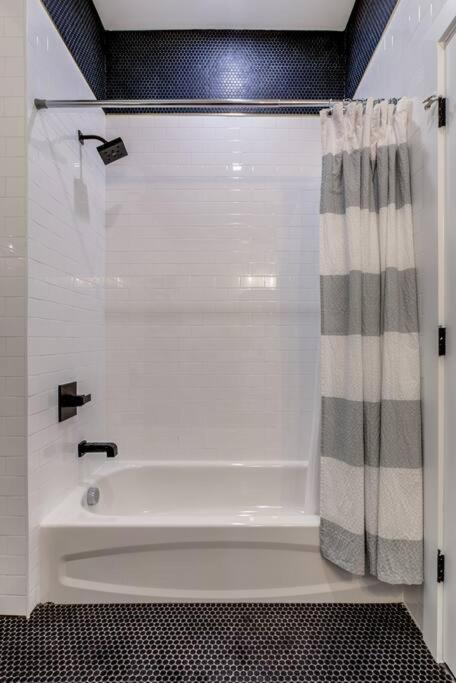 Luxury Designer Theme 2Br Apt Near Nyc / Thepath Apartment นูวาร์ก ภายนอก รูปภาพ